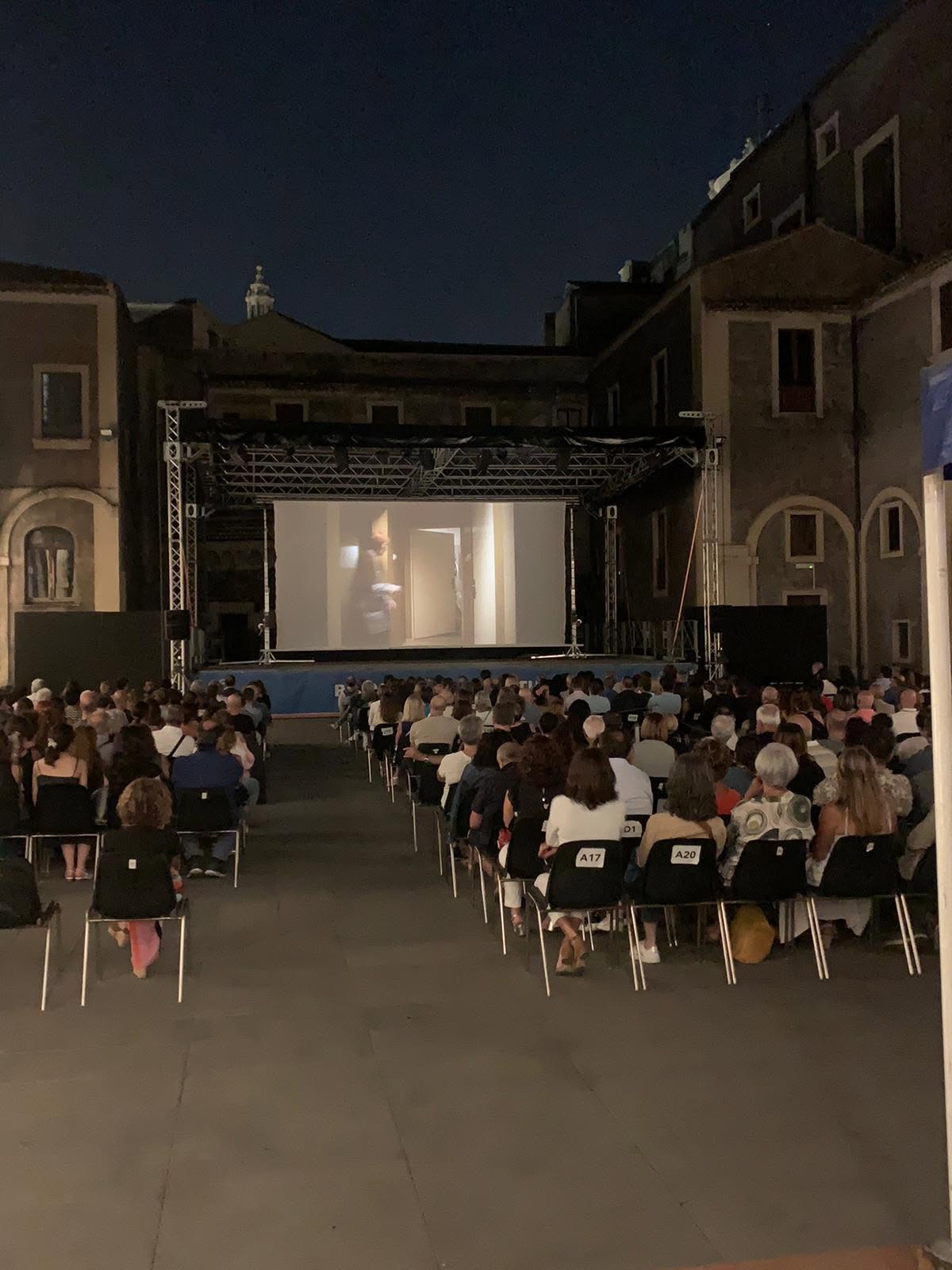 Proiezioni sotto le stelle